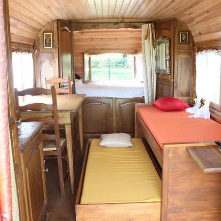 Roulotte Montfee Bed & Breakfast Semezanges Bagian luar foto