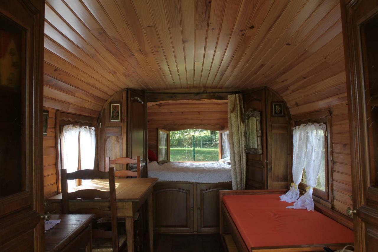 Roulotte Montfee Bed & Breakfast Semezanges Bagian luar foto