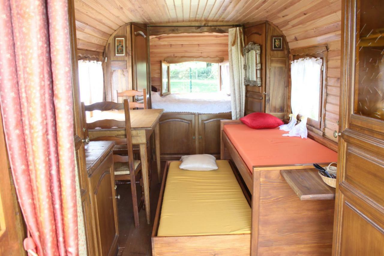 Roulotte Montfee Bed & Breakfast Semezanges Bagian luar foto